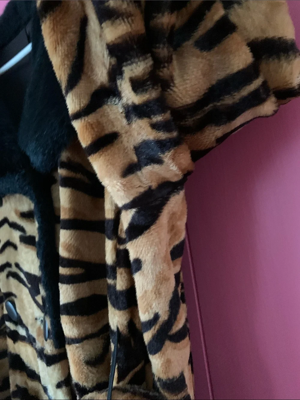 Vintage Faux Fur Tiger-Print Trench Coat with Black Faux Fur Trim 1950s - Picture 9 of 16